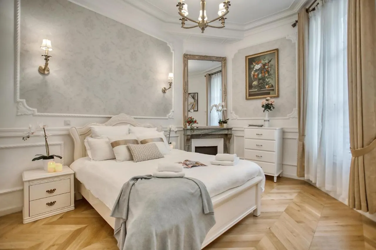 Galeries Lafayette - 7 Bedrooms - Lift - Aircon Apartmán