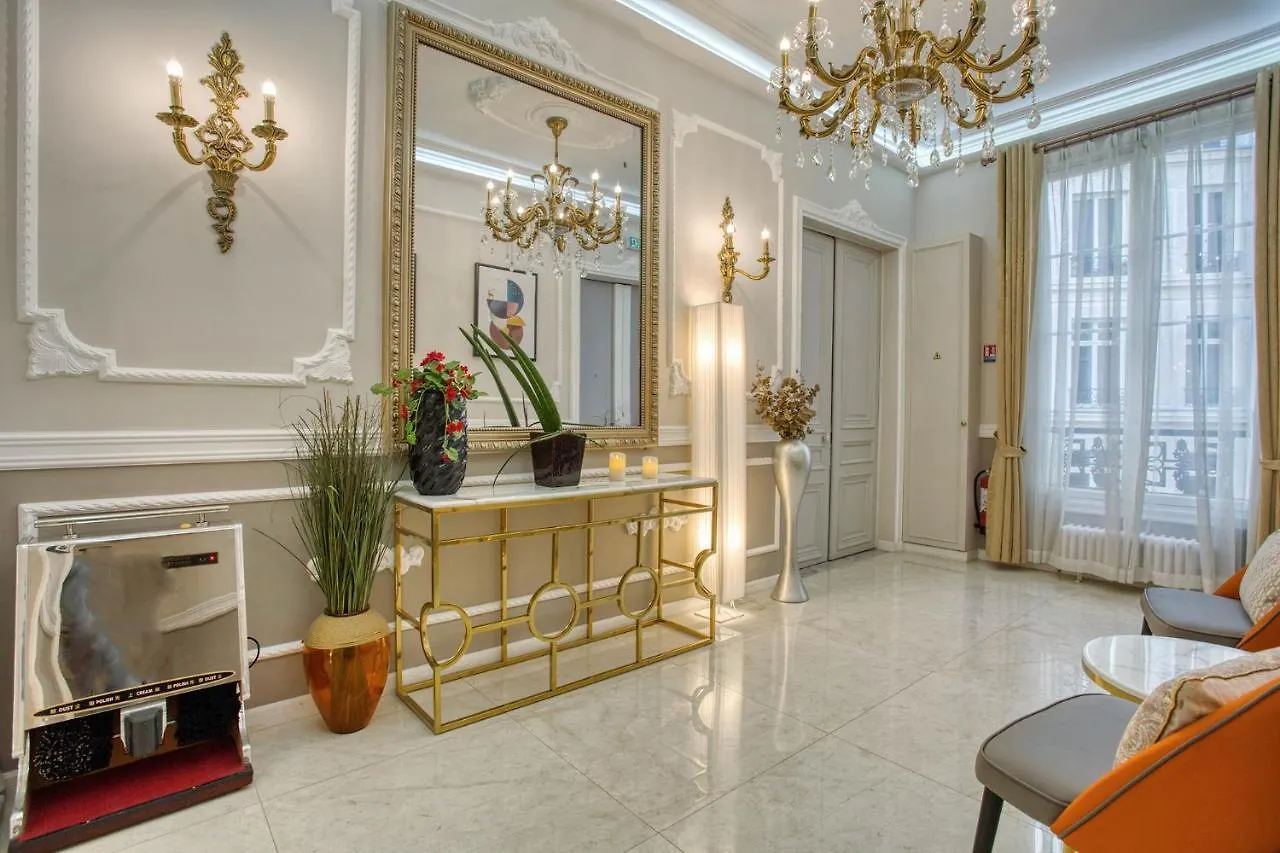 Galeries Lafayette - 7 Bedrooms - Lift - Aircon
