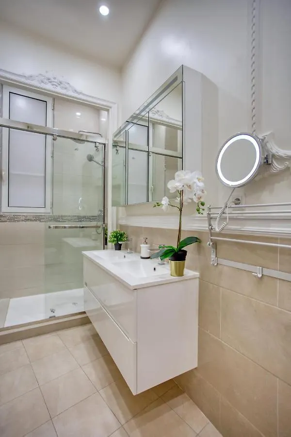 Galeries Lafayette - 7 Bedrooms - Lift - Aircon Apartment Paris