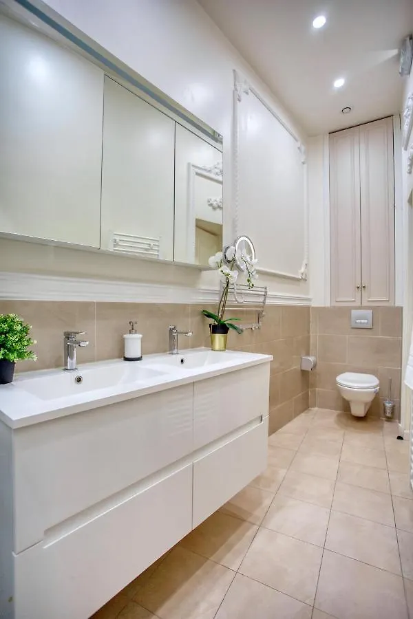 Galeries Lafayette - 7 Bedrooms - Lift - Aircon * Parijs