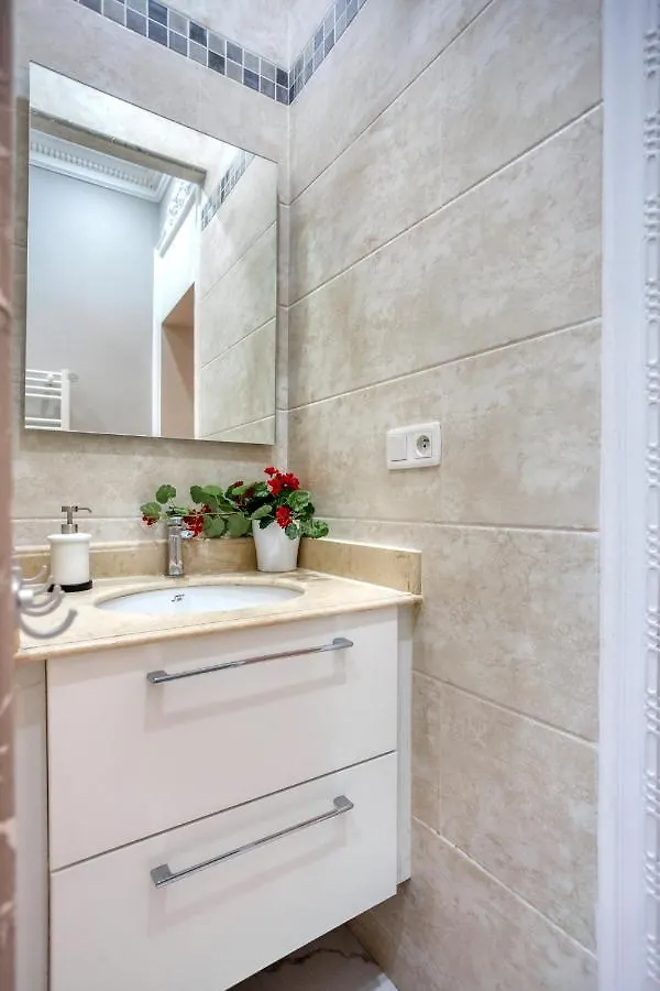 Galeries Lafayette - 7 Bedrooms - Lift - Aircon * Parijs