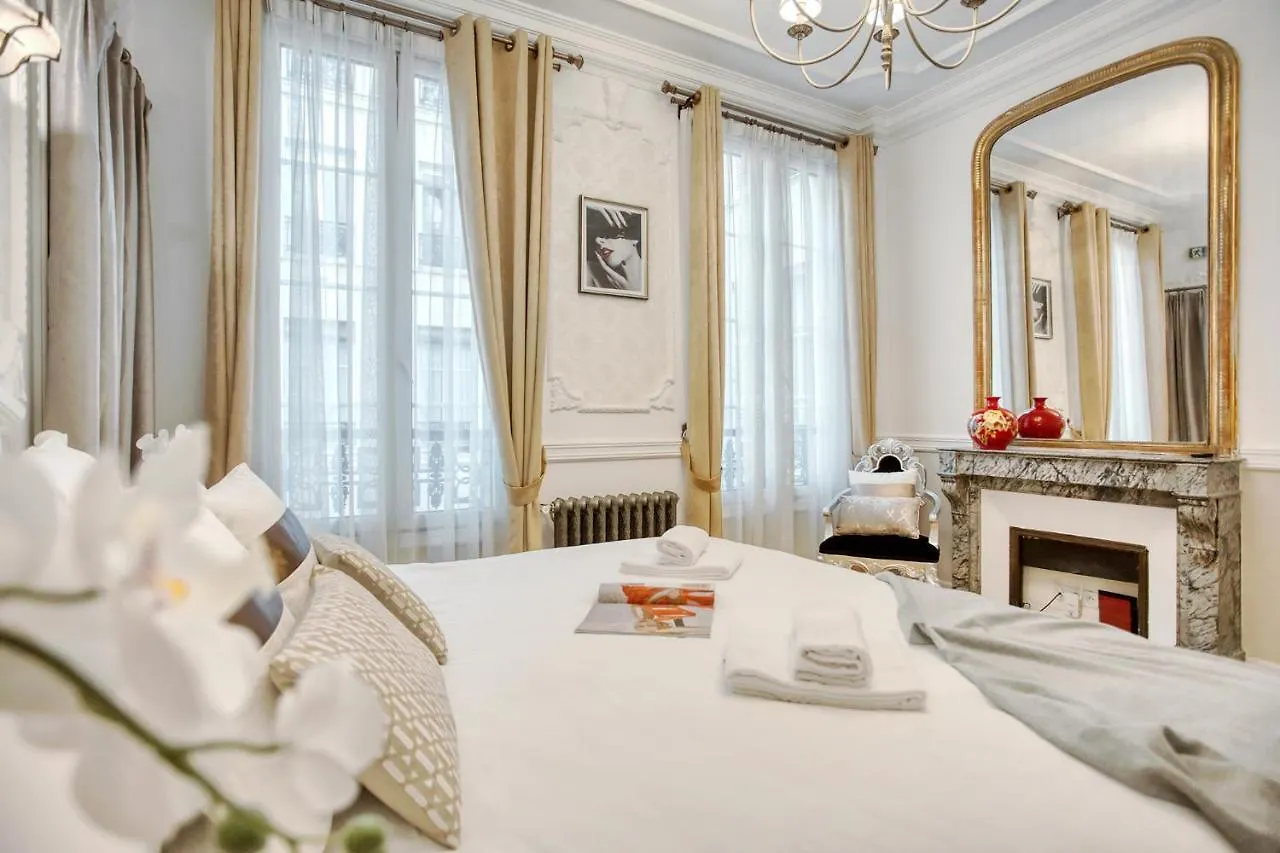 Galeries Lafayette - 7 Bedrooms - Lift - Aircon